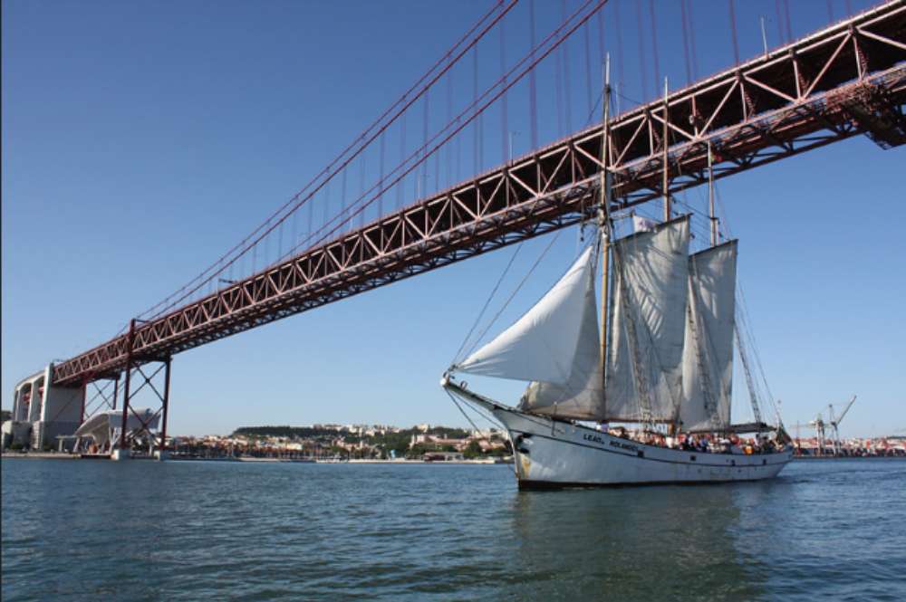 yacht boat lisbon