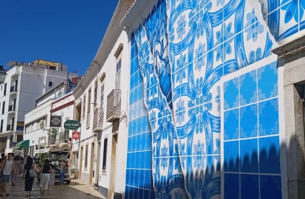 Self-guided Lagos Street Art Treasure Hunt